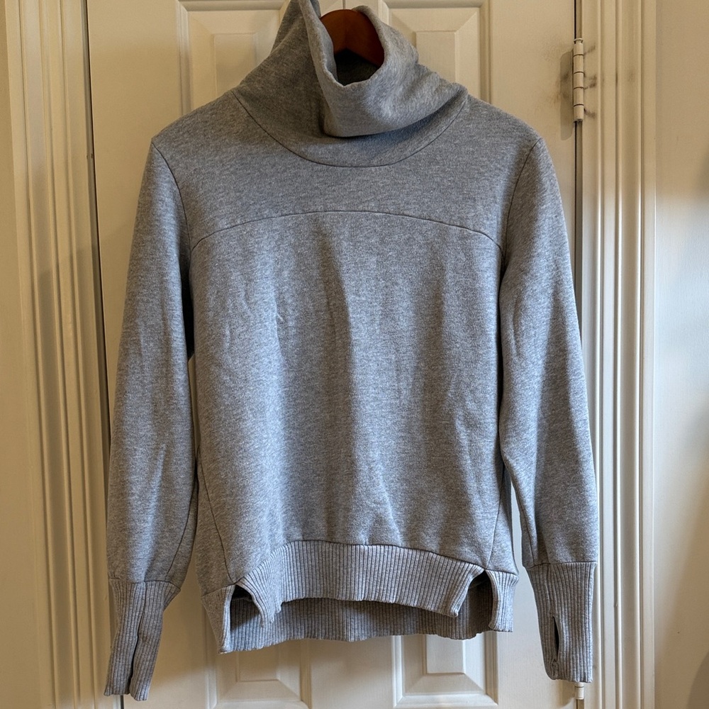 ALO Yoga Heather Gray Knit Top